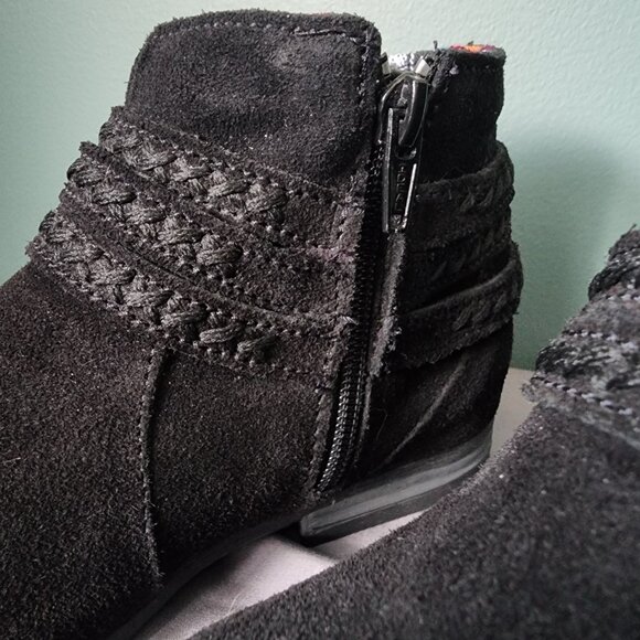 Minnetonka Women's Black Dixon Suede Ankle Booties, Size 6 - Picture 5 of 12